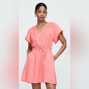 NWT-Gap Gauze weave with crinkled texture.  Short flutter sleeves - Size L